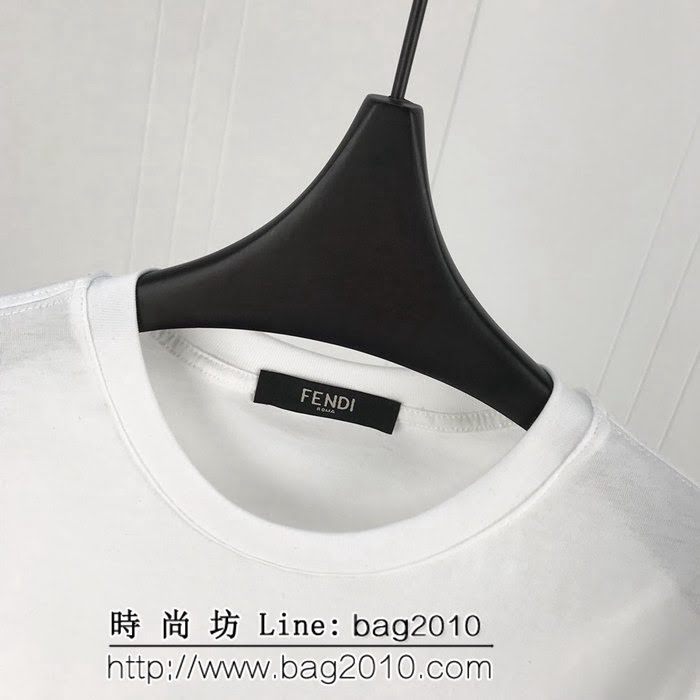 FENDI芬迪 x FLE19早春聯名款 亮片織帶字母 男款白色短袖 ydi2535